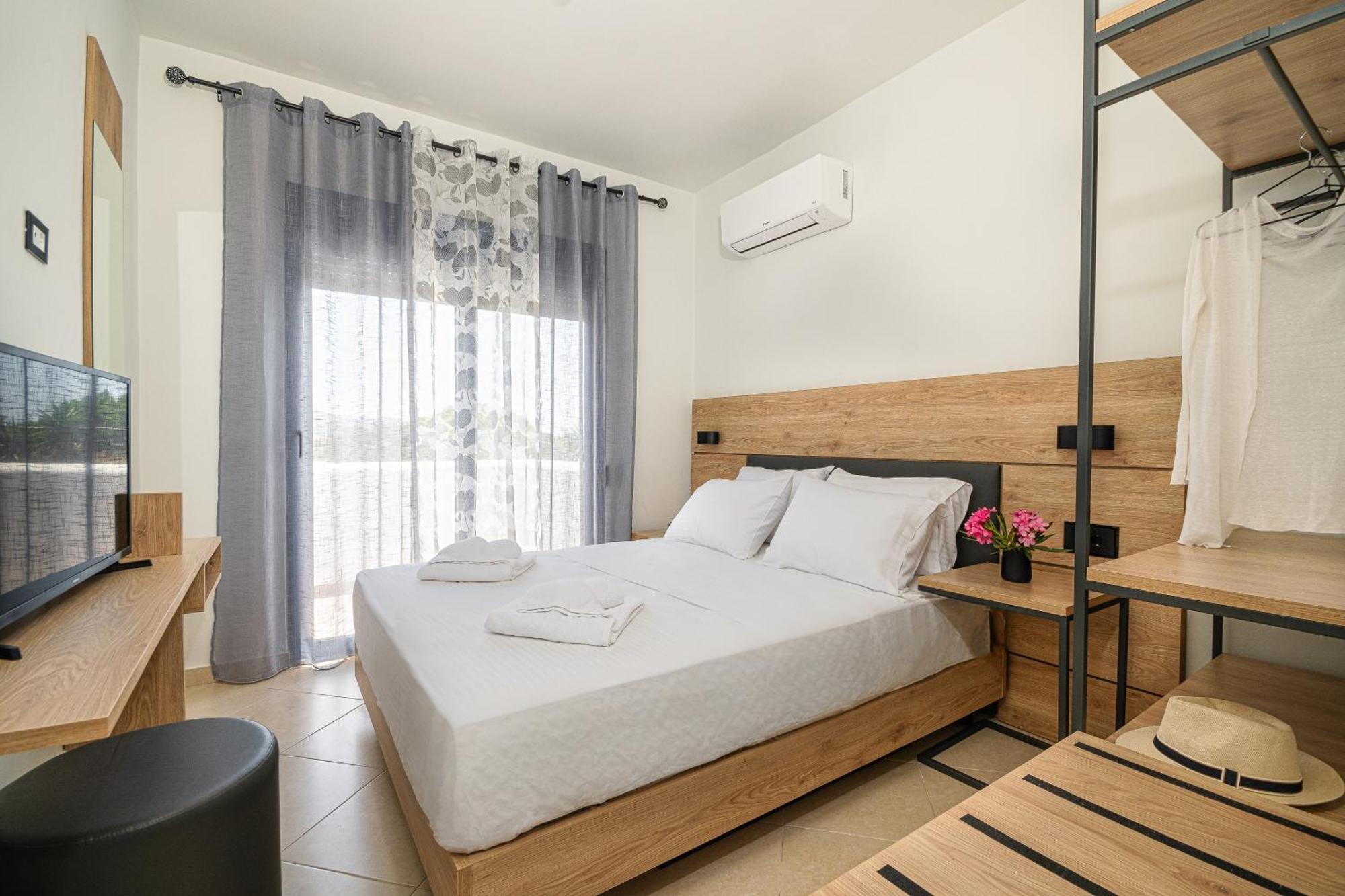 Villa Mariani II - In Lothiarika, Newly Renovated June 2024, Private Pool, Lindos 10 Min, Beach 120M 拉多斯 外观 照片