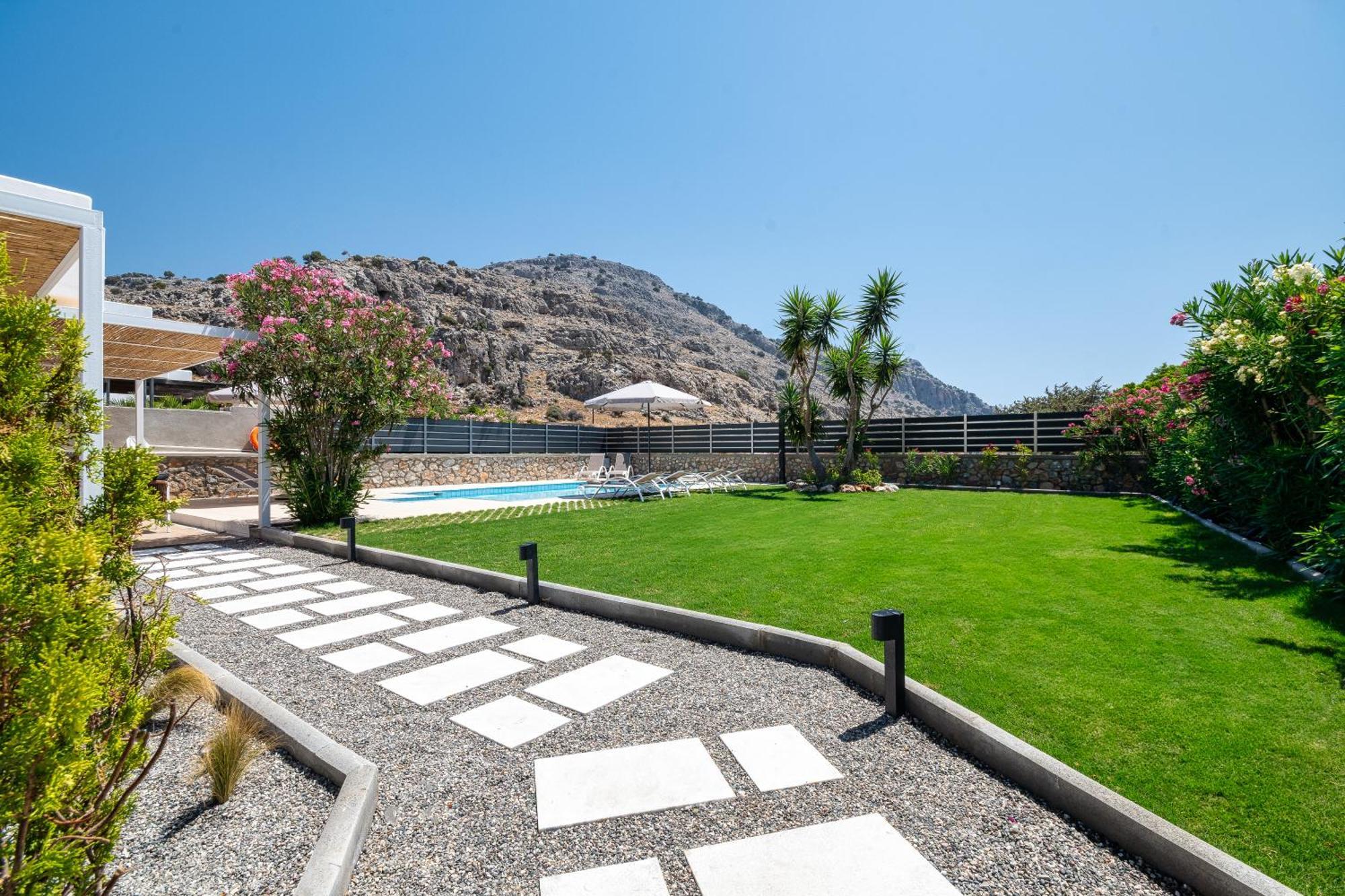 Villa Mariani II - In Lothiarika, Newly Renovated June 2024, Private Pool, Lindos 10 Min, Beach 120M 拉多斯 外观 照片