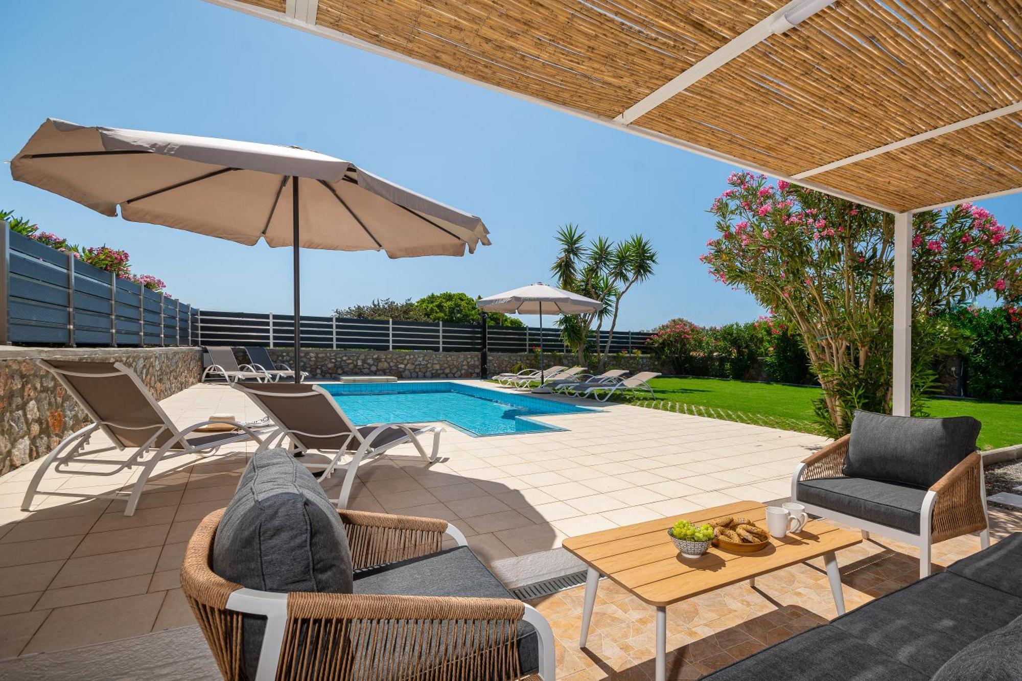 Villa Mariani II - In Lothiarika, Newly Renovated June 2024, Private Pool, Lindos 10 Min, Beach 120M 拉多斯 外观 照片