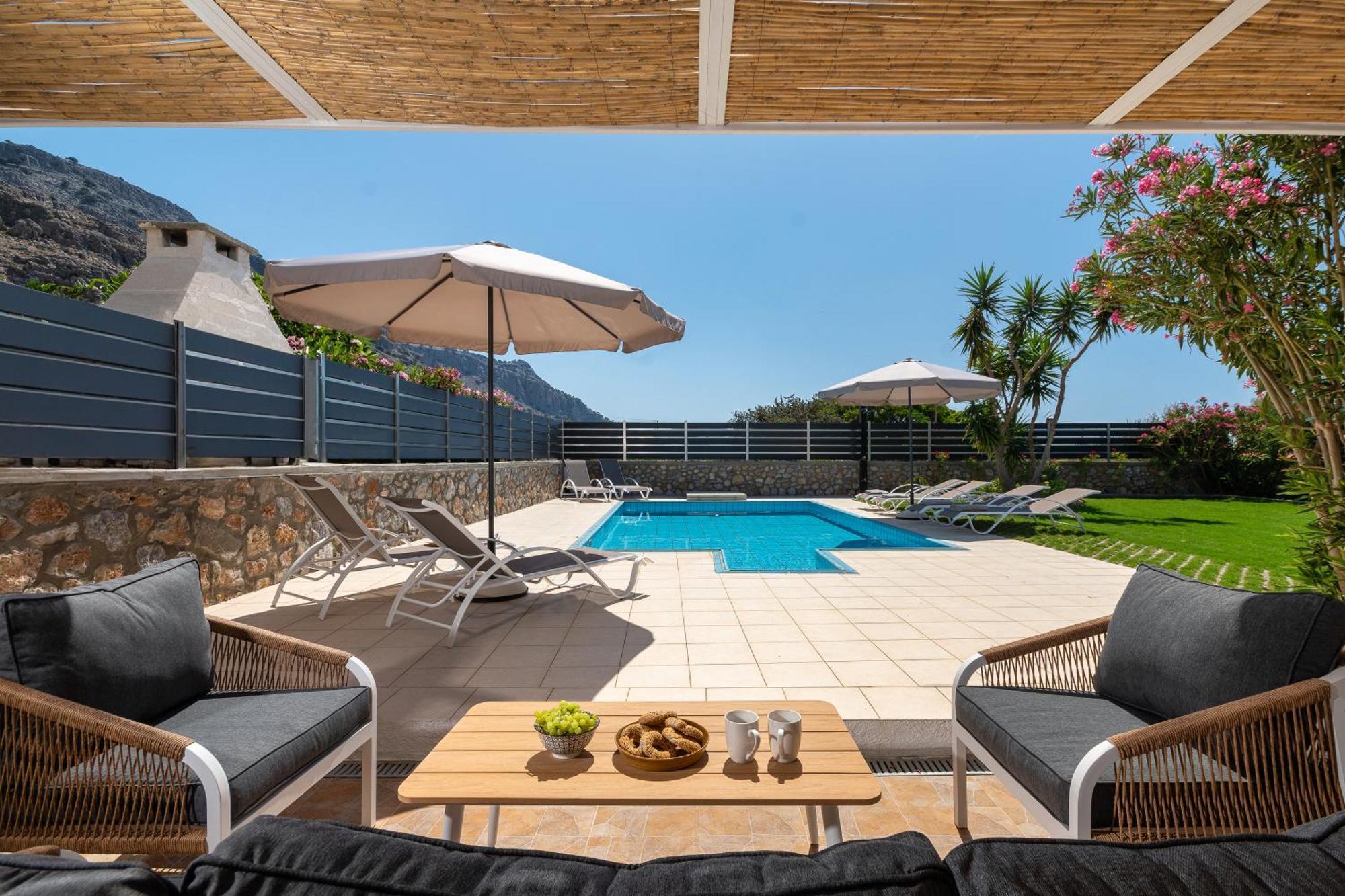 Villa Mariani II - In Lothiarika, Newly Renovated June 2024, Private Pool, Lindos 10 Min, Beach 120M 拉多斯 外观 照片