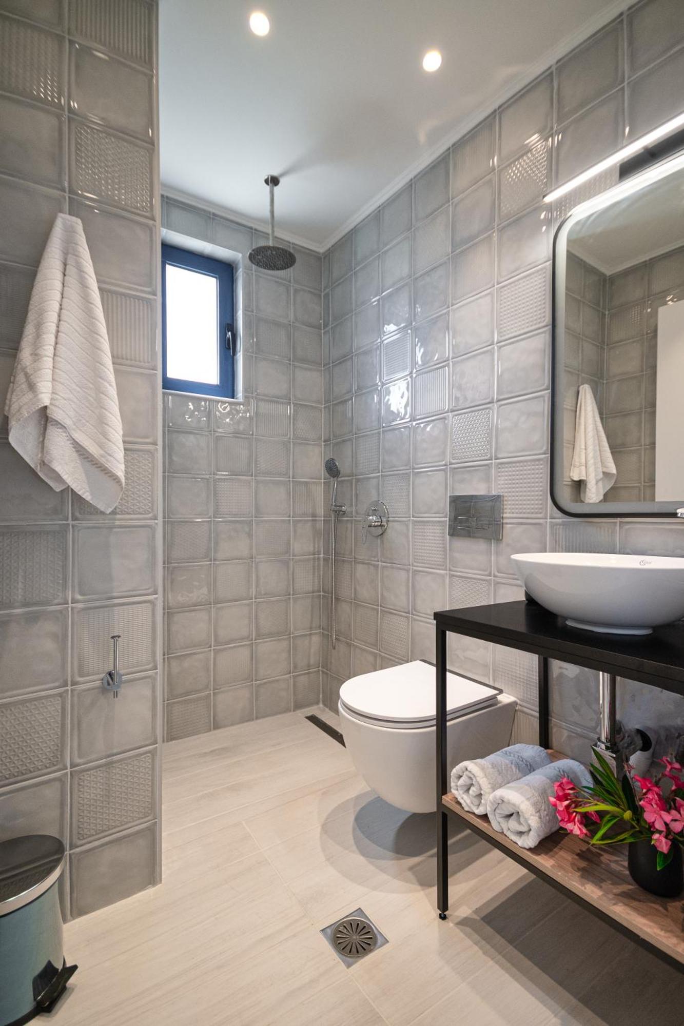 Villa Mariani II - In Lothiarika, Newly Renovated June 2024, Private Pool, Lindos 10 Min, Beach 120M 拉多斯 外观 照片